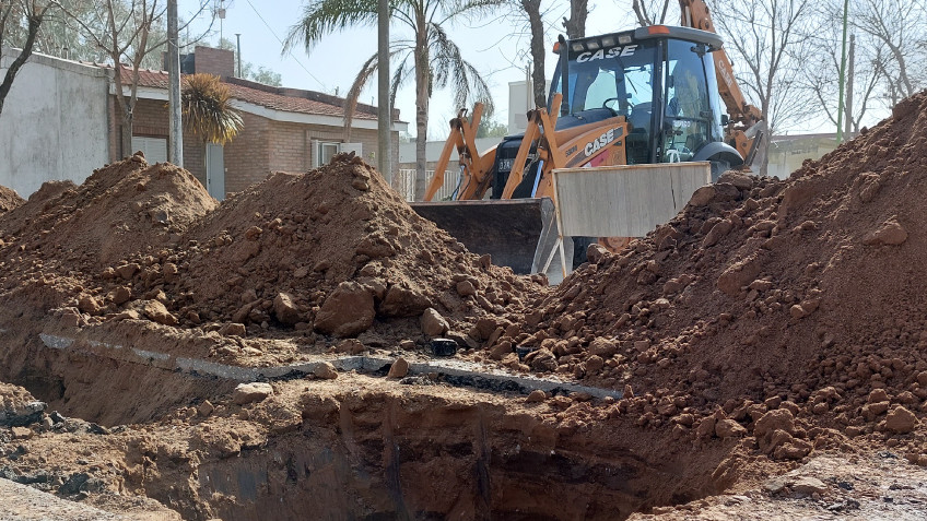 Primera perforación para el enterramiento del caño cloacal